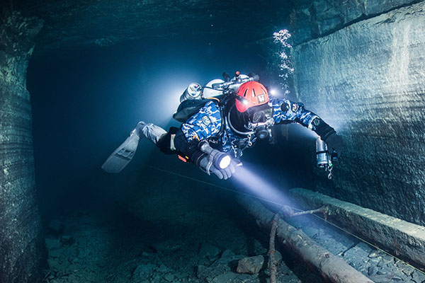Extreem duiken in grot door iemand uit ons duikteam die heeft leren duiken in grotten.