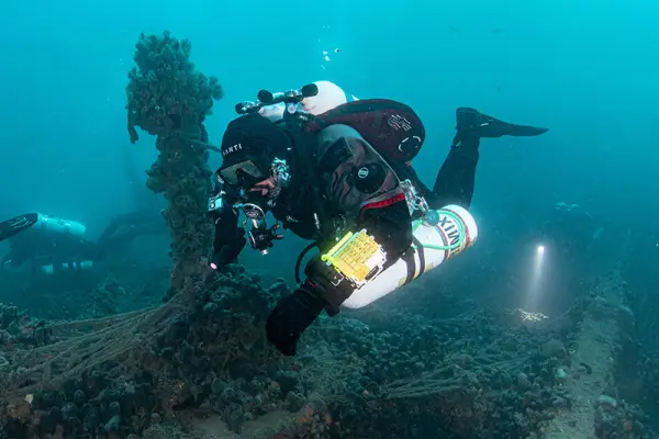 Technische duiker uit ons duikteam die in Kroatië technisch heeft leren duiken op wrakken.